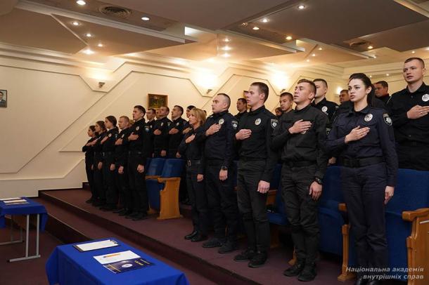 Служити й захищати: слухачі КЦППП «Академія поліції» приєдналися  до лав Національної поліції Фото 1